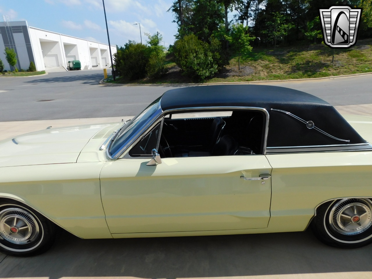 1966 Ford Thunderbird 39