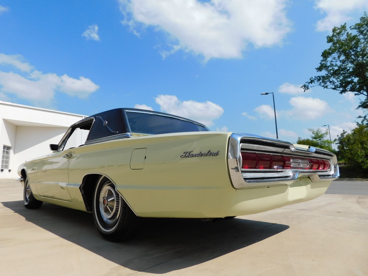 1966 Ford Thunderbird 42
