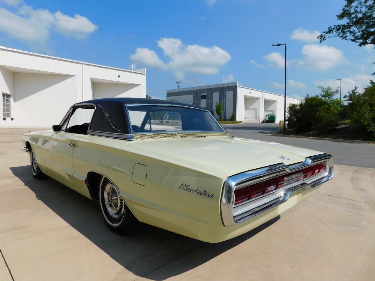 1966 Ford Thunderbird 8