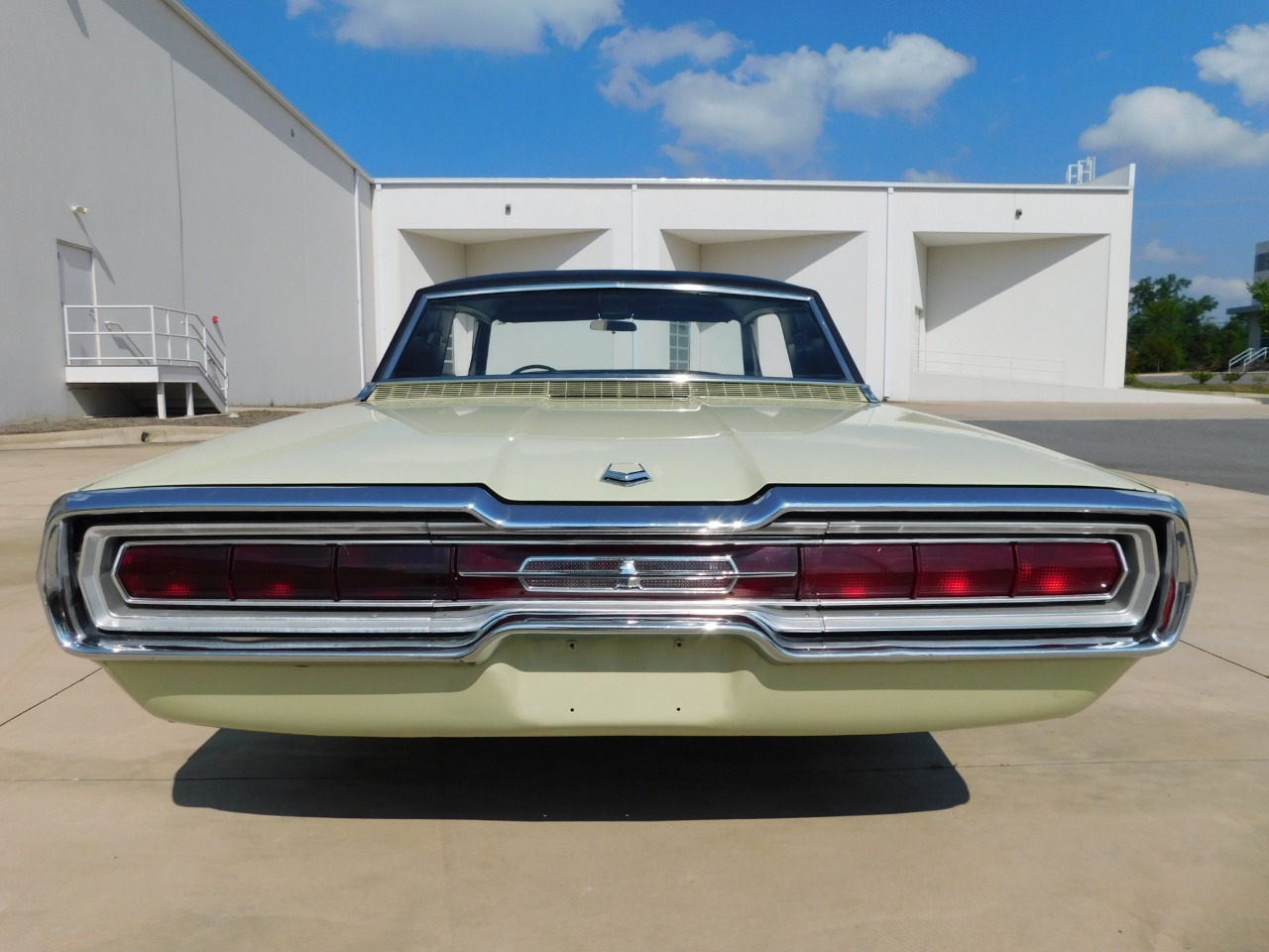 1966 Ford Thunderbird 9