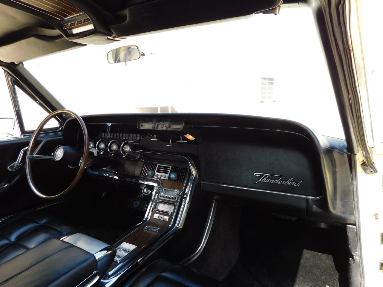 1966 Ford Thunderbird 23