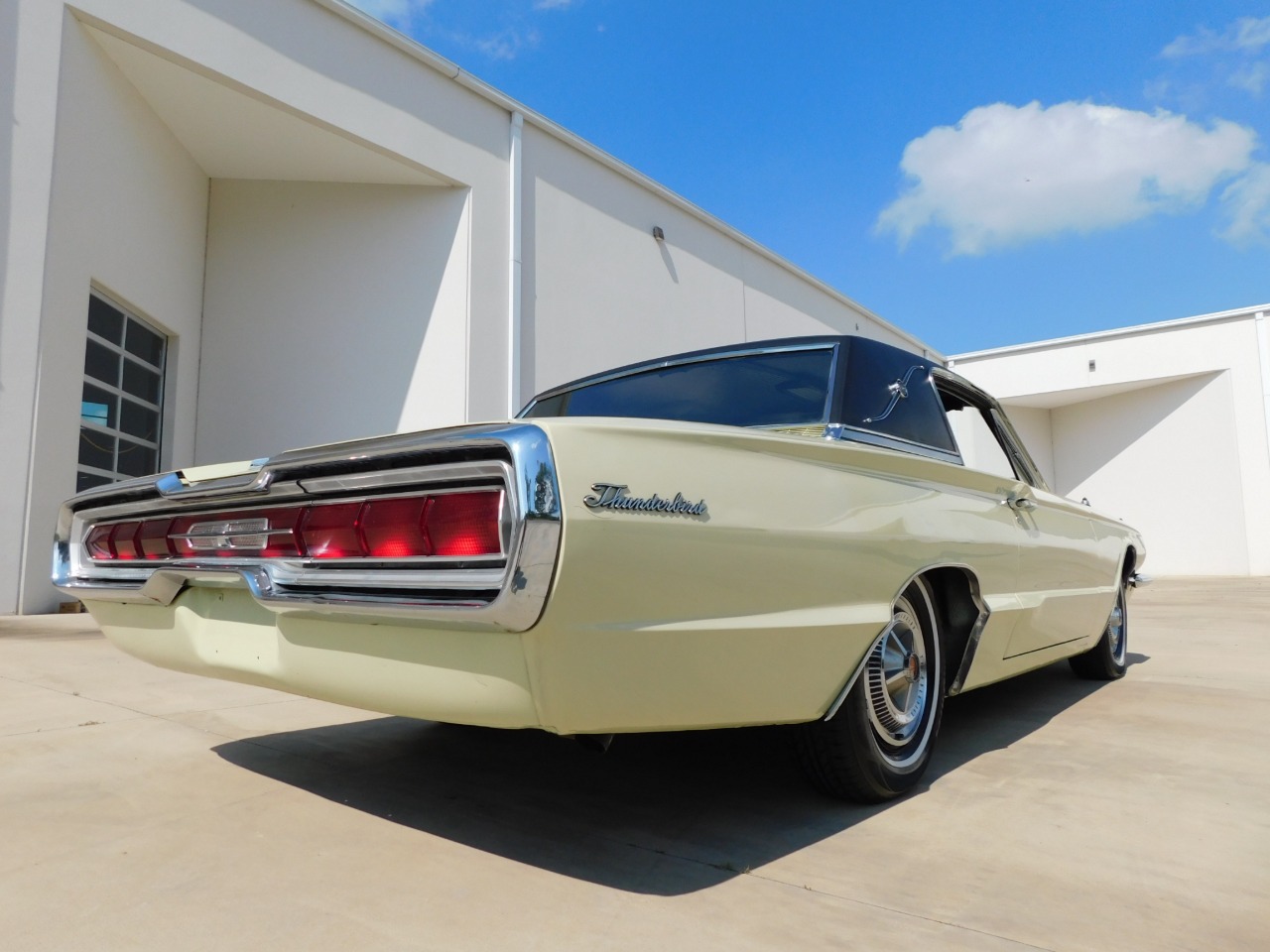 1966 Ford Thunderbird 46