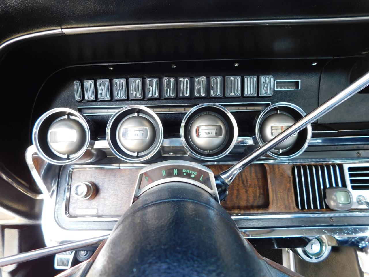 1966 Ford Thunderbird 87