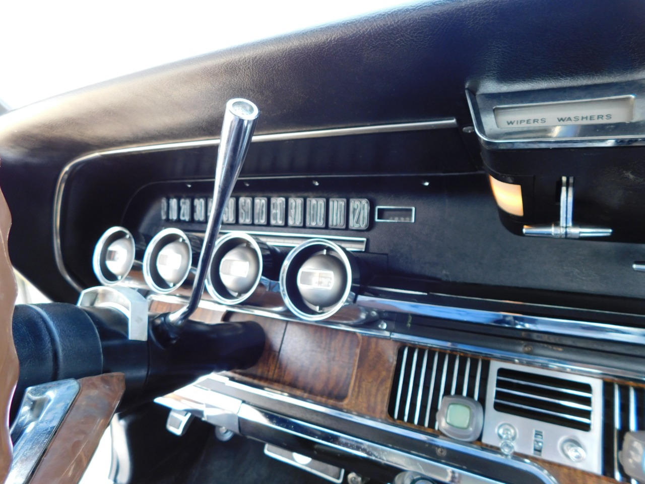 1966 Ford Thunderbird 88