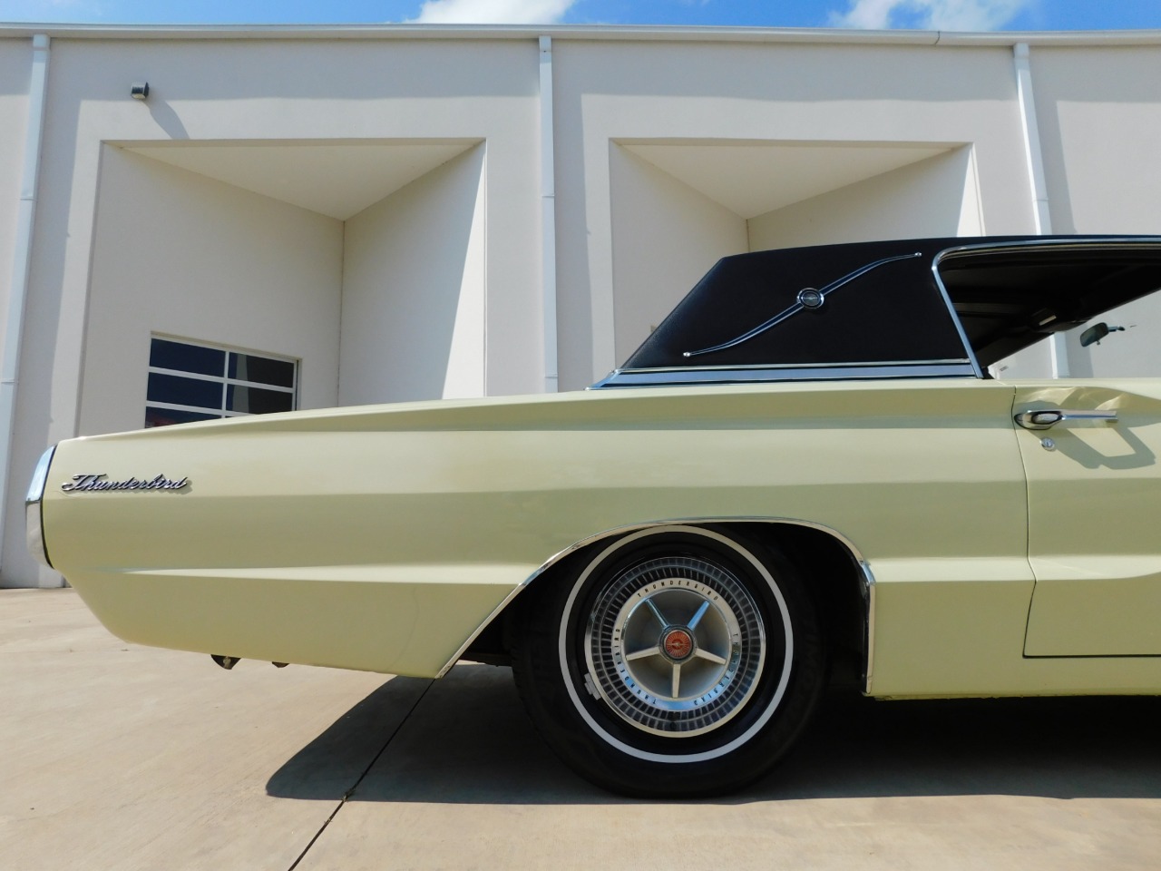 1966 Ford Thunderbird 48