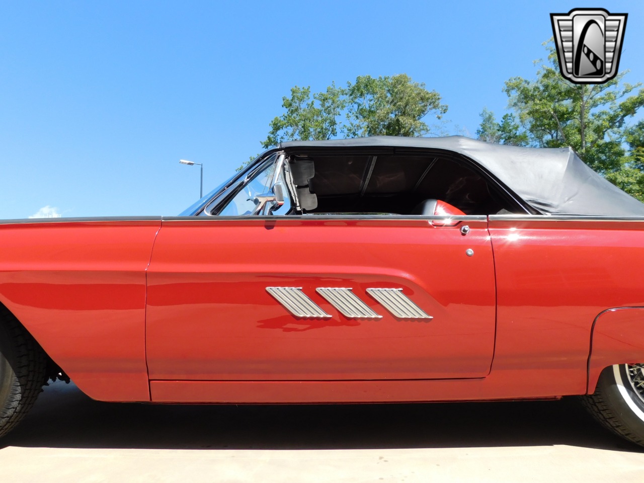 1963 Ford Thunderbird 38