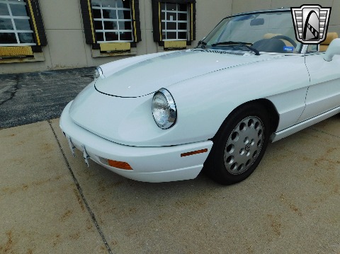 1991 Alfa Romeo Spider image 10