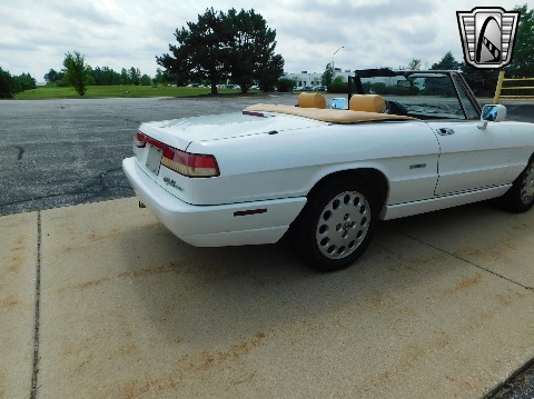 1991 Alfa Romeo Spider image 22