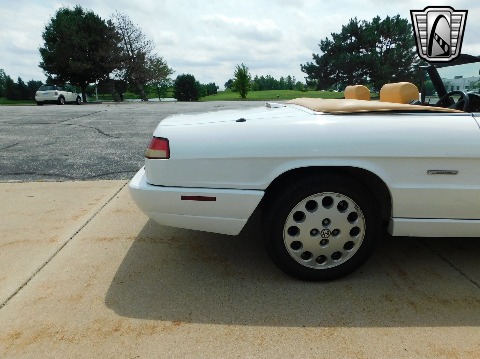 1991 Alfa Romeo Spider image 24