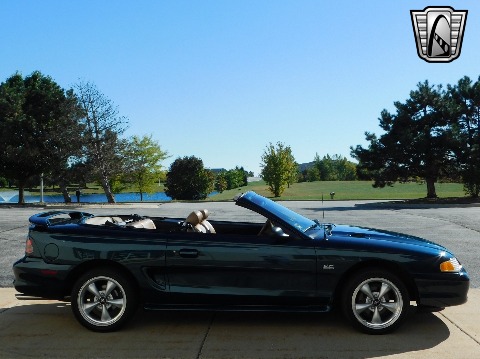 1995 Ford Mustang image 7