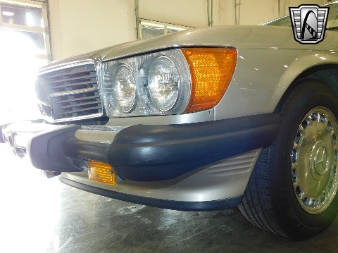 1987 Mercedes-Benz 560SL image 38