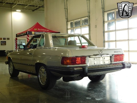 1987 Mercedes-Benz 560SL image 18