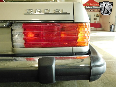 1987 Mercedes-Benz 560SL image 75