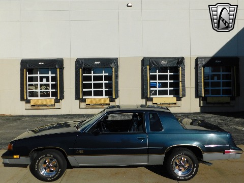 1987 Oldsmobile Cutlass Supreme image 3