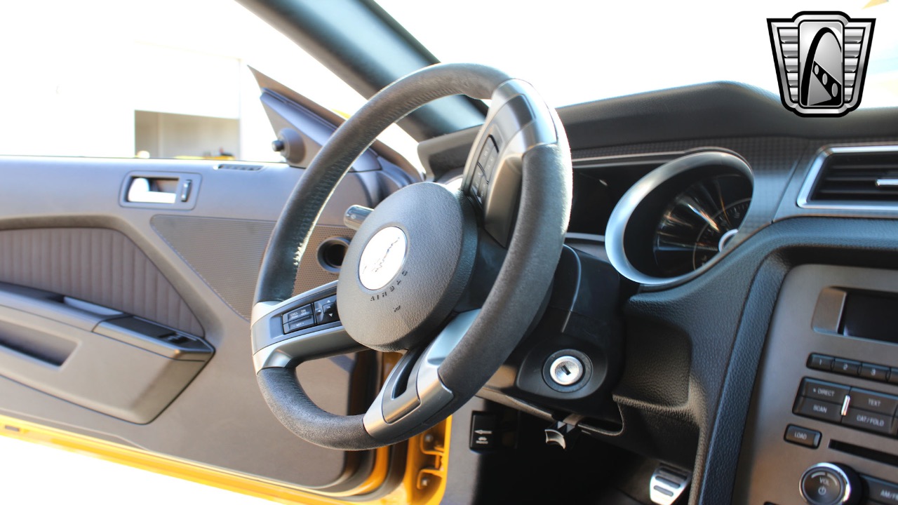 2013 Ford Mustang 13