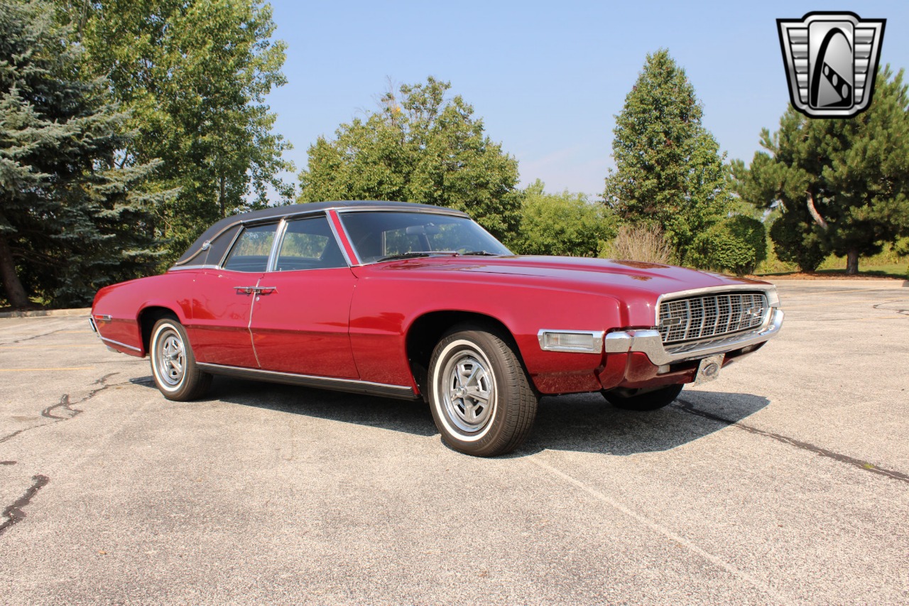 1968 Ford Thunderbird 32