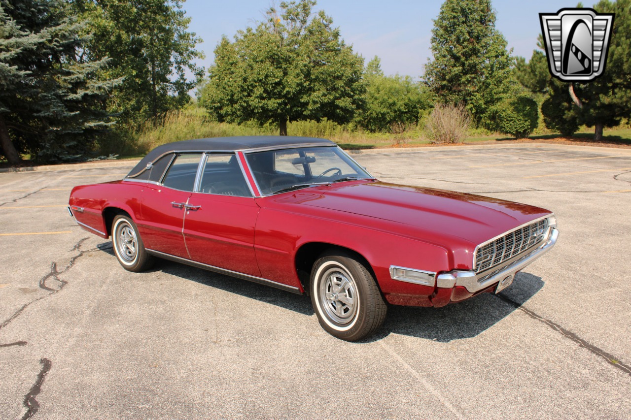 1968 Ford Thunderbird 33