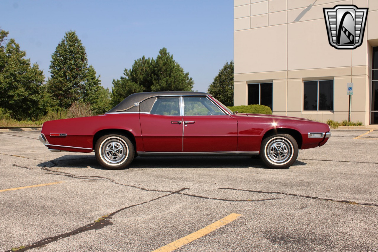 1968 Ford Thunderbird 34