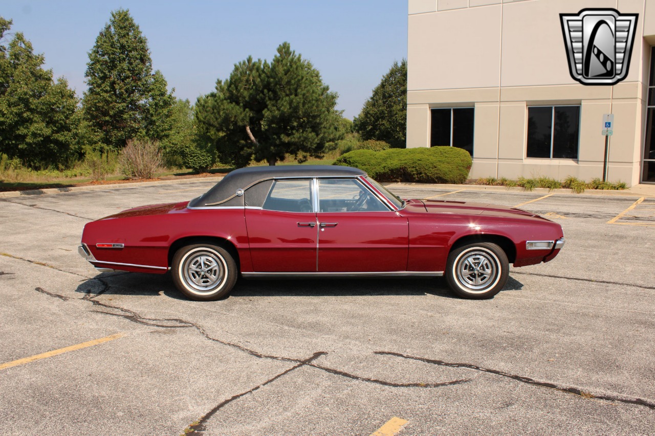 1968 Ford Thunderbird 35