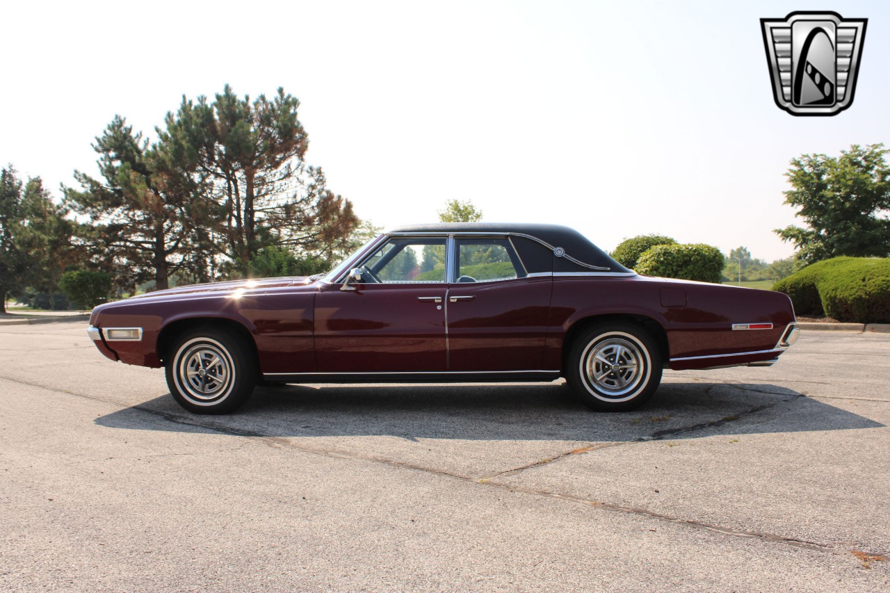 1968 Ford Thunderbird 37