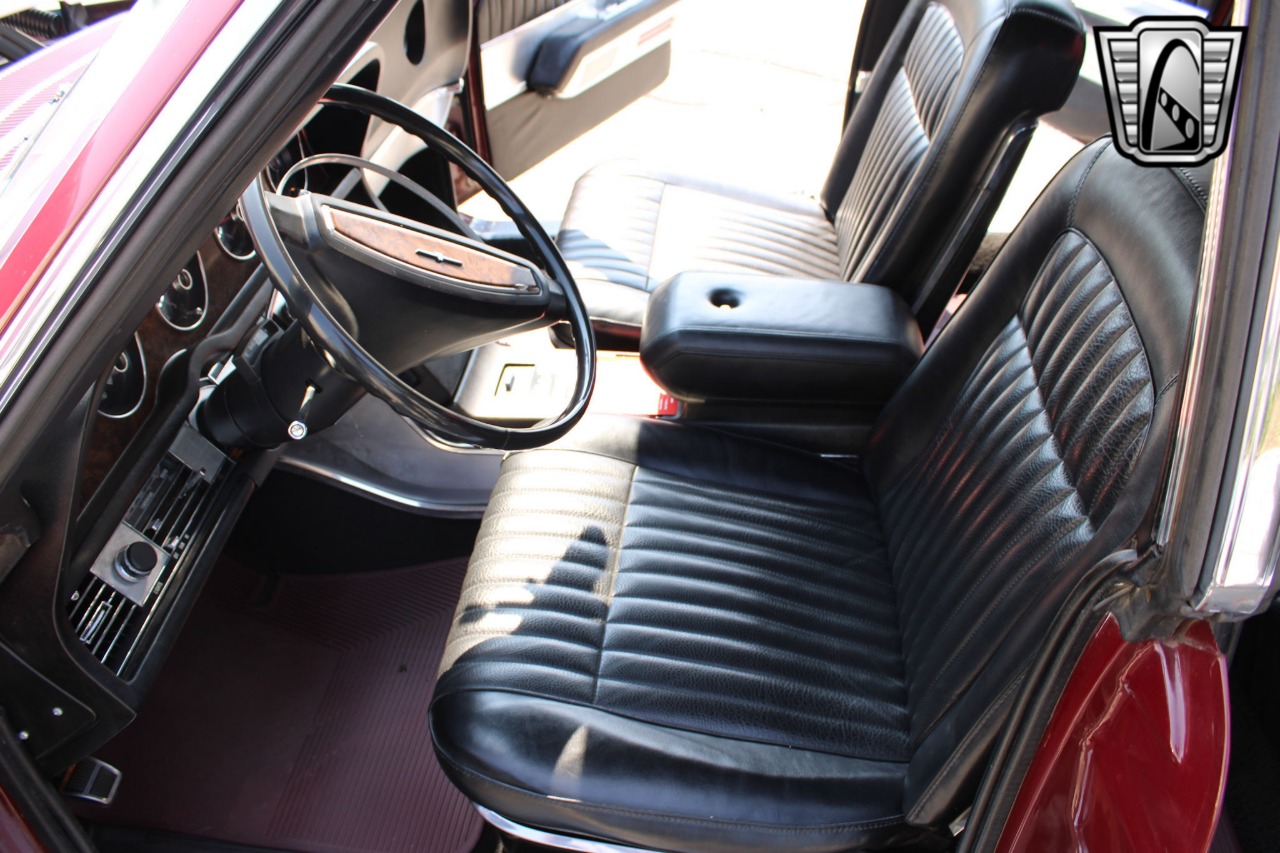 1968 Ford Thunderbird 29