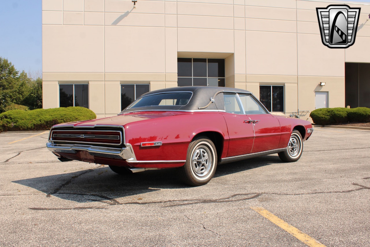 1968 Ford Thunderbird 41