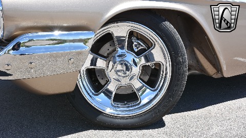 1961 Chevrolet Impala image 29