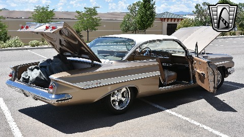 1961 Chevrolet Impala image 35
