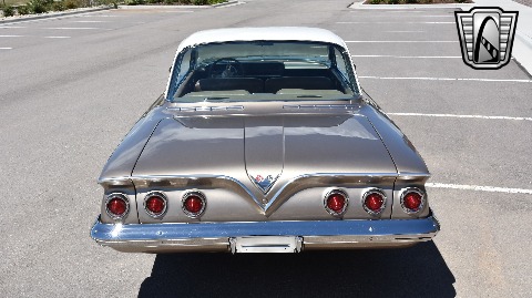 1961 Chevrolet Impala image 10