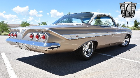 1961 Chevrolet Impala image 11