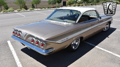 1961 Chevrolet Impala image 12