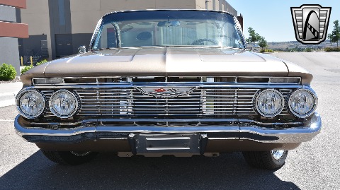 1961 Chevrolet Impala image 17
