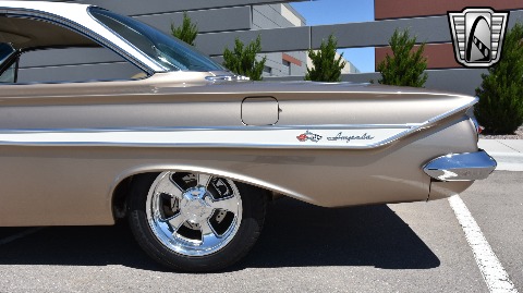 1961 Chevrolet Impala image 21