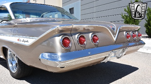 1961 Chevrolet Impala image 22