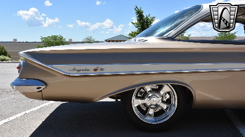 1961 Chevrolet Impala image 24