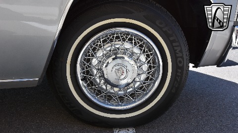 1977 Cadillac Coupe DeVille image 32