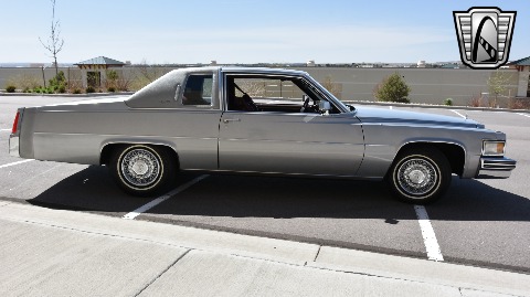 1977 Cadillac Coupe DeVille image 13
