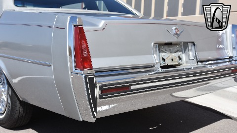 1977 Cadillac Coupe DeVille image 22