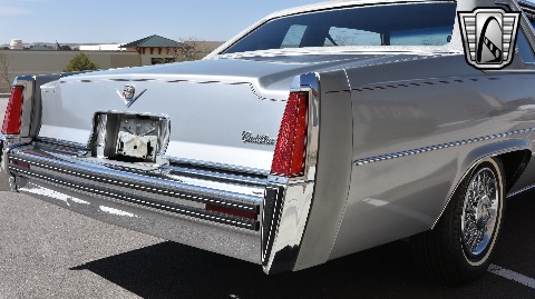 1977 Cadillac Coupe DeVille image 23