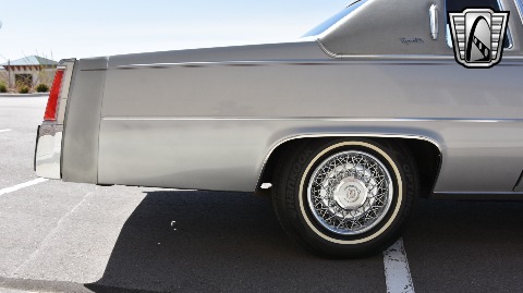 1977 Cadillac Coupe DeVille image 24