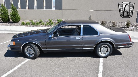 1991 Lincoln Mark VII image 6