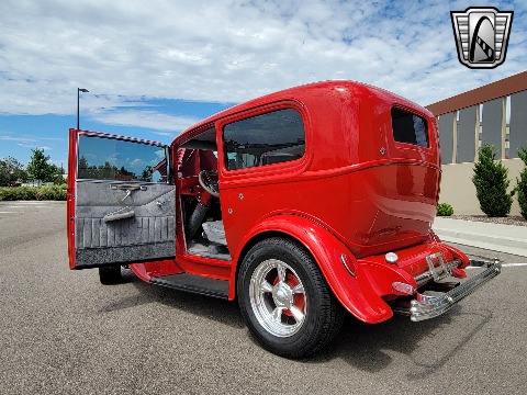 1932 Ford Tudor Sedan image 14