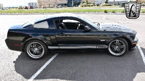 2007 Ford Mustang image 14