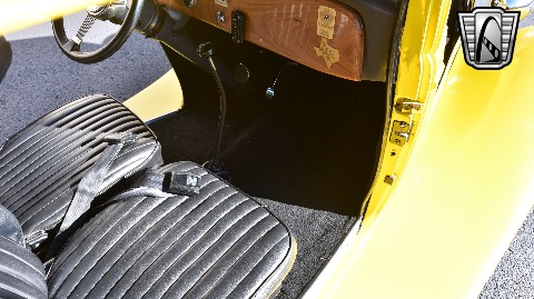 1933 Ford Sedan image 84