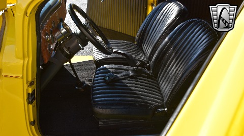 1933 Ford Sedan image 59