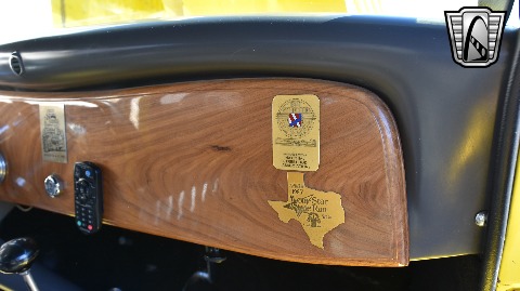 1933 Ford Sedan image 88