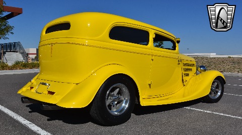 1933 Ford Sedan image 11