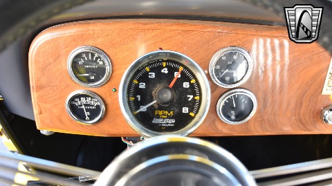 1933 Ford Sedan image 64