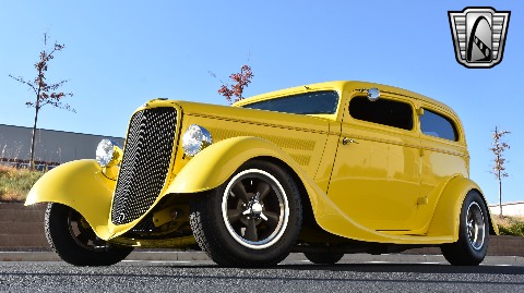 1933 Ford Sedan image 116