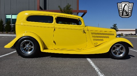 1933 Ford Sedan image 13